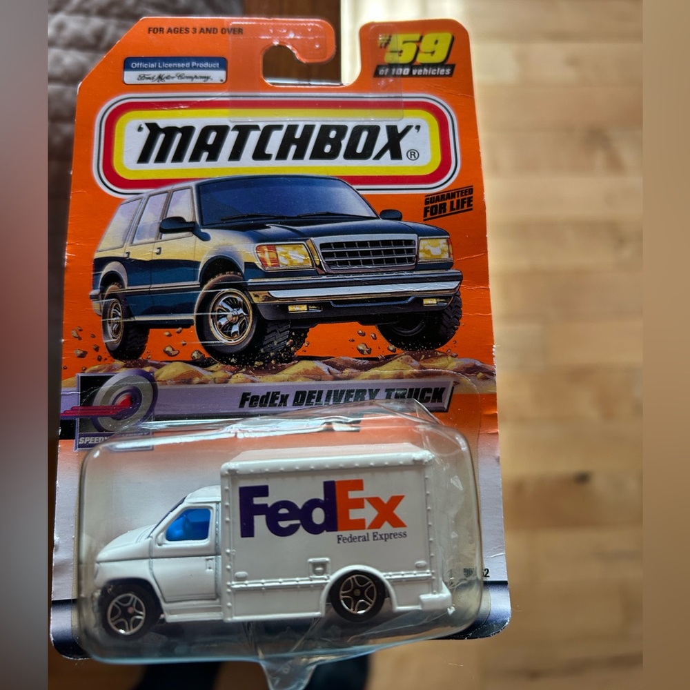 NIB 1999-2000 #59 Matchbox White FedEx Delivery Truck Toy